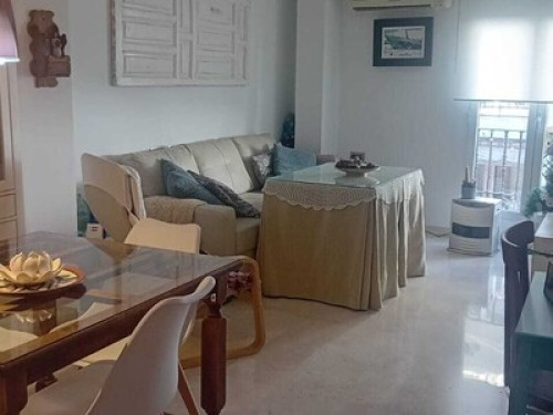 Hab. doble, baño privado. Céntrico