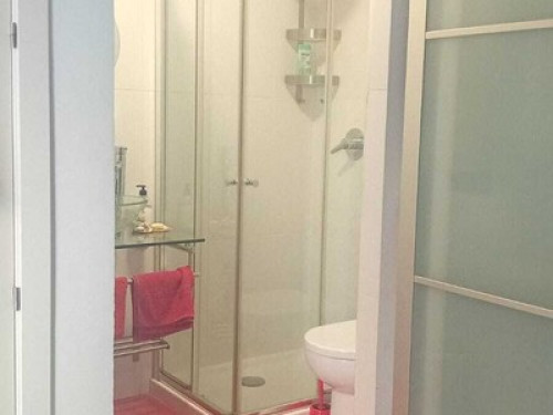 Hab. doble, baño privado. Céntrico