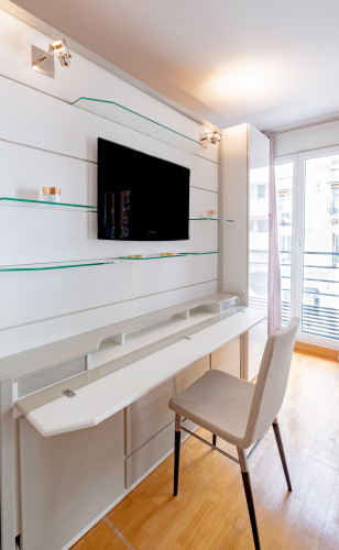 Le Charles >•< Eiffel Tower view / near metro