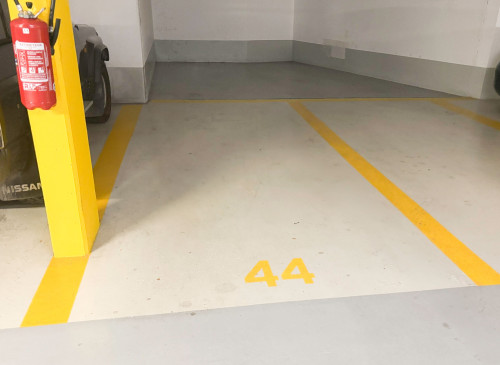 Le Charles >•< Eiffel Tower view / near metro