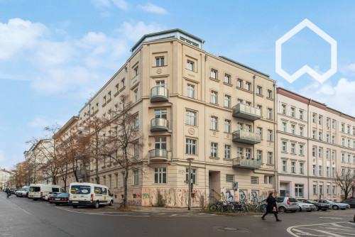 Stylish 3-Room Apartment in a Prime Location in Berlin, Right Between Prenzlauer Berg and Mitte