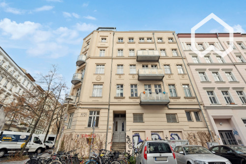 Stylish 3-Room Apartment in a Prime Location in Berlin, Right Between Prenzlauer Berg and Mitte
