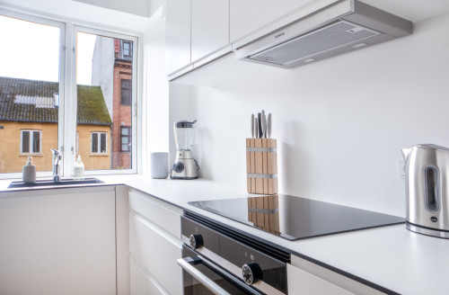 Compact Coliving Retreat with Balconies in the Heart of Aarhus Centrum