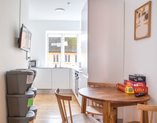 Compact Coliving Retreat with Balconies in the Heart of Aarhus Centrum