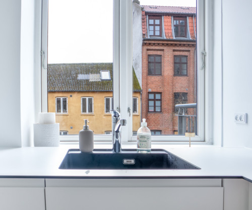 Compact Coliving Retreat with Balconies in the Heart of Aarhus Centrum