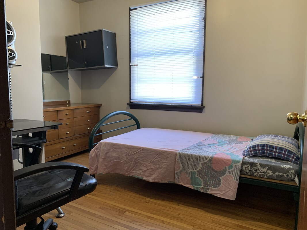 Home for Students & Professionals - Rooms