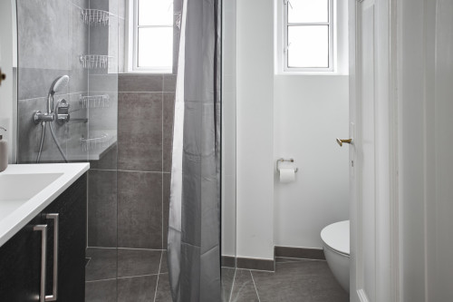 Modern Refurbished Coliving Apartment with Balcony in Aarhus Centrum