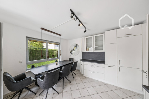 Furnished room in a stylish, fully equipped apartment