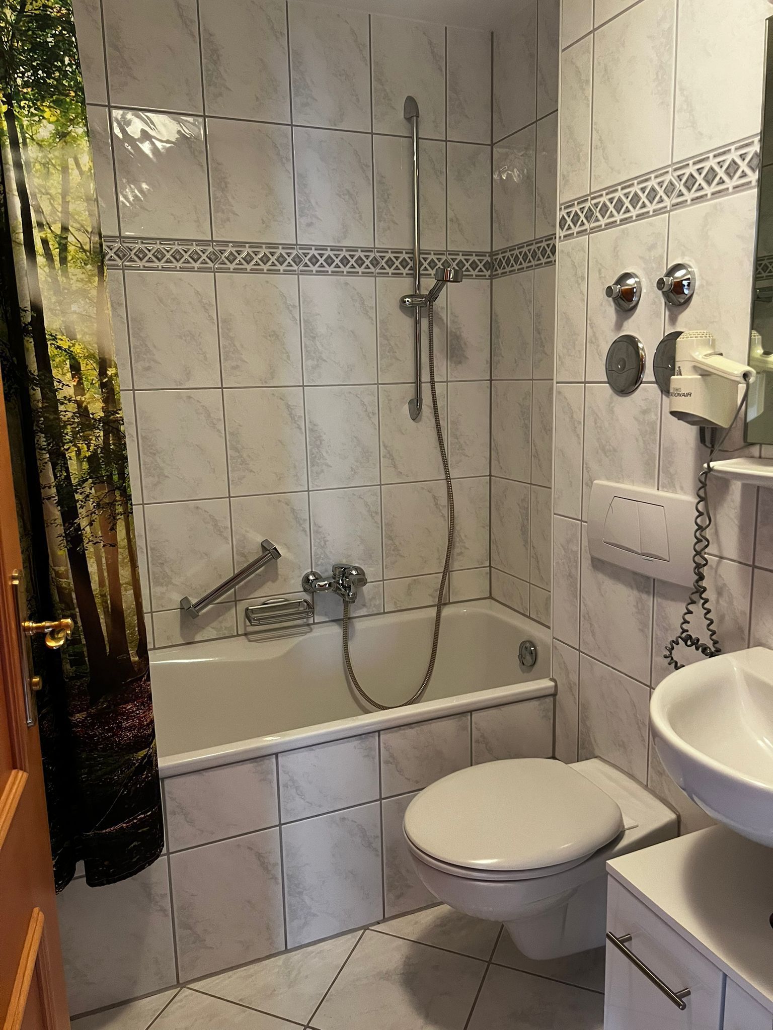  2 Schlafzimmer, WG Geeignet, Nahe Bahnhof  -  2 Schlafzimmer, WG geeignet, nahe Bahnhof  - Gallery -  4