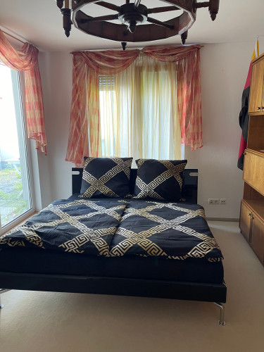 Quiet, modern temporary flat in the heart of Britz