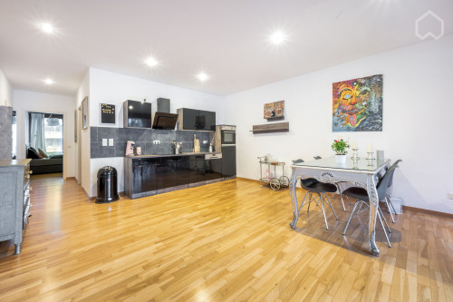 Large & bright 2 room apartment in the zoo district of Düsseldorf