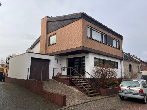 Exclusive Architect-Designed Home in Euskirchen: Stylish Garden & Newly Renovated Apartment - Gallery - 17
