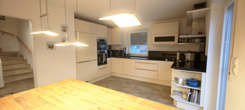 Lovely and good location single house to rent