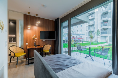 Stylishly furnished apartment in the sought-after Friedrichshain–Kreuzberg–Neukölln triangle