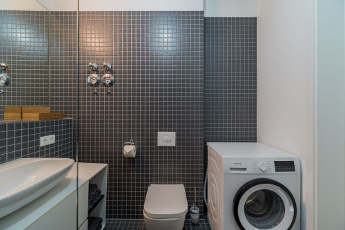 Stylishly furnished apartment in the sought-after Friedrichshain–Kreuzberg–Neukölln triangle