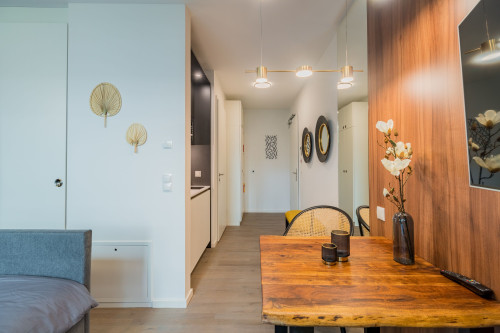 Stylishly furnished apartment in the sought-after Friedrichshain–Kreuzberg–Neukölln triangle