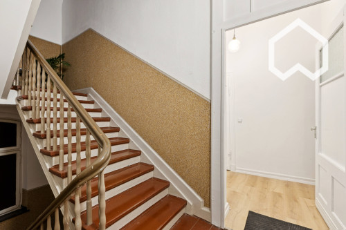 Modern Central Apartment with 2 Rooms, Separate Kitchen, and Balcony