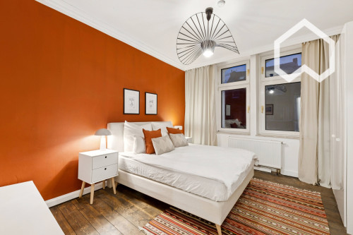 Modern Central Apartment with 2 Rooms, Separate Kitchen, and Balcony