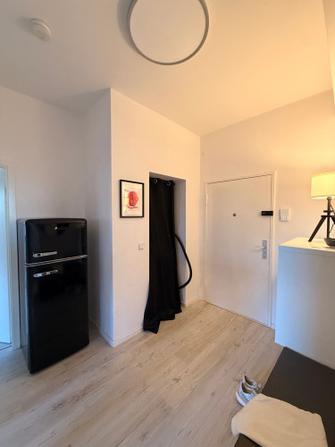 Stylish 3-room apartment with large balcony in prime Berlin-Mitte location