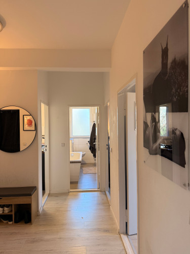 Stylish 3-room apartment with large balcony in prime Berlin-Mitte location