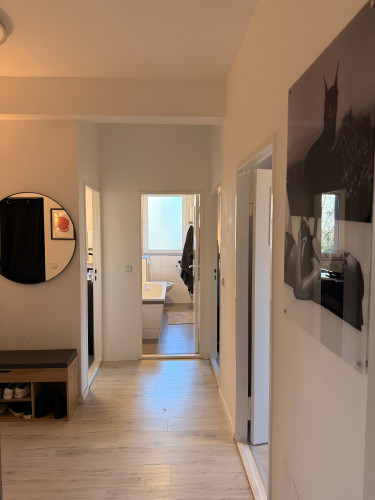 Stylish 3-room apartment with large balcony in prime Berlin-Mitte location