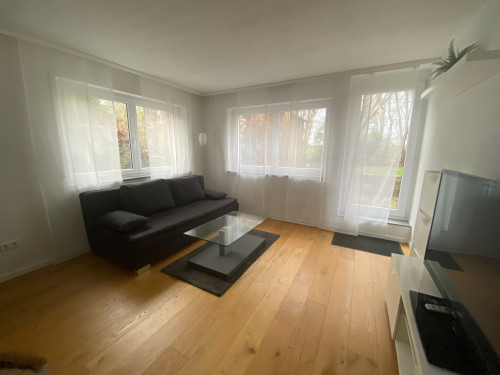 Ruhige, sehr schön möblierte 2-Raum-Wohnung mit Terrasse und Garten