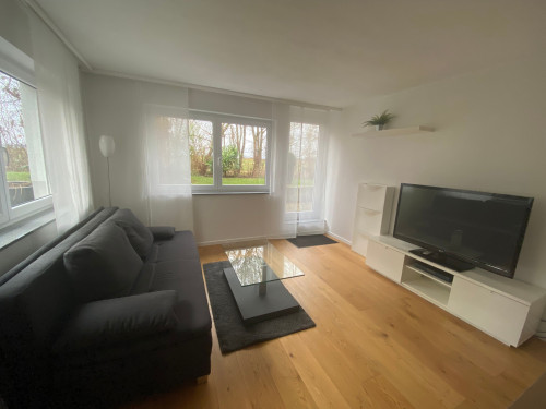 Ruhige, sehr schön möblierte 2-Raum-Wohnung mit Terrasse und Garten