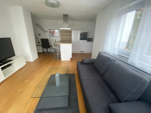 Ruhige, sehr schön möblierte 2-Raum-Wohnung mit Terrasse und Garten