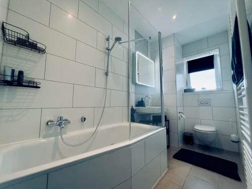 Modern, gorgeous suite with nice city view - Gallery - 3