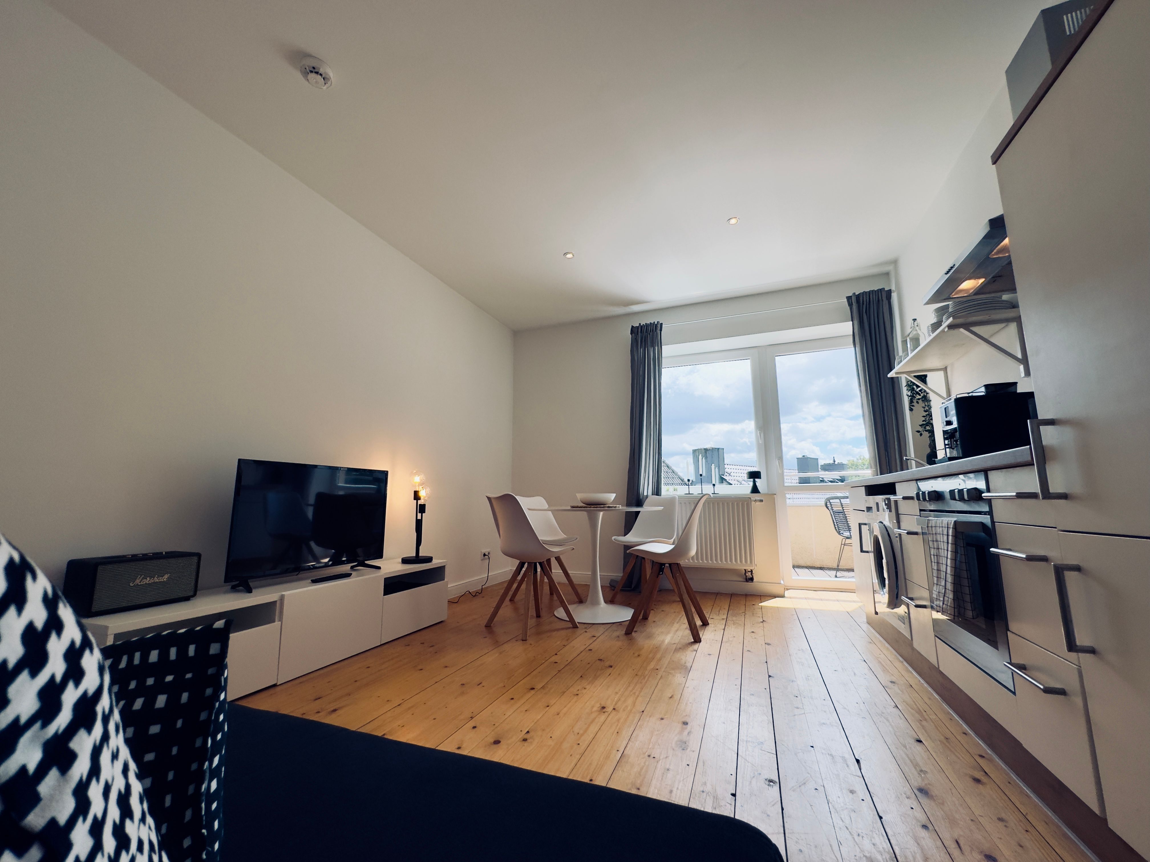 Modern, Gorgeous Suite With Nice City View - 13