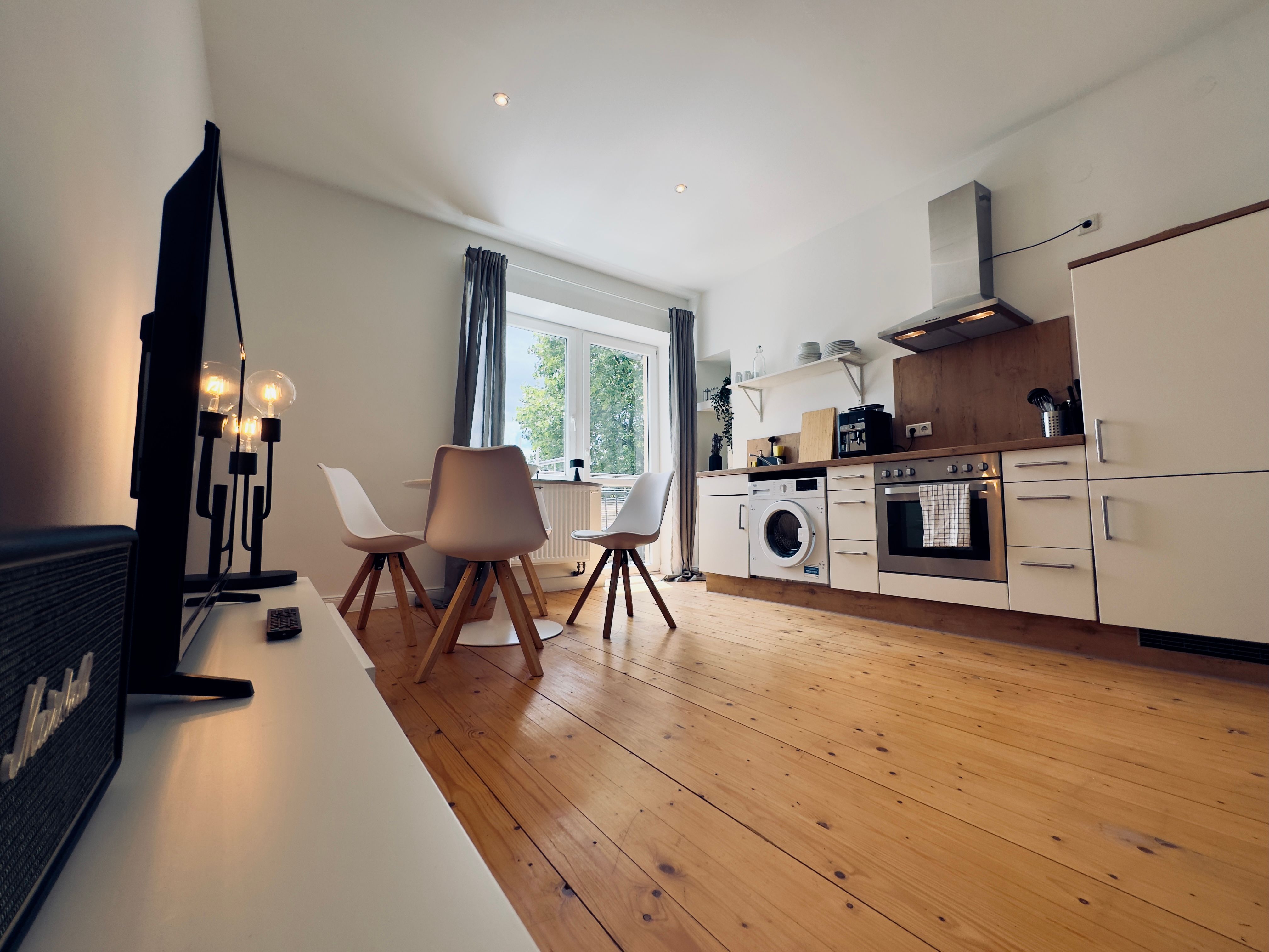 Modern, Gorgeous Suite With Nice City View - 1
