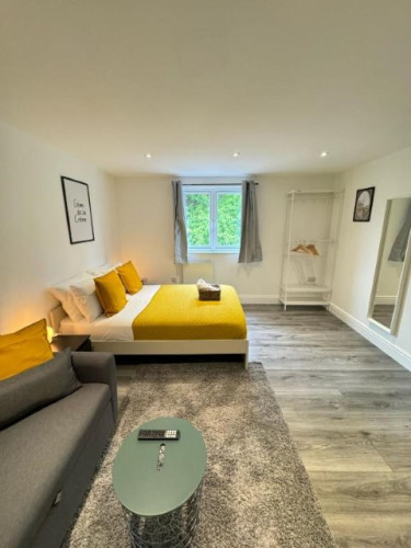 Chobham Rd - Gallery - 28