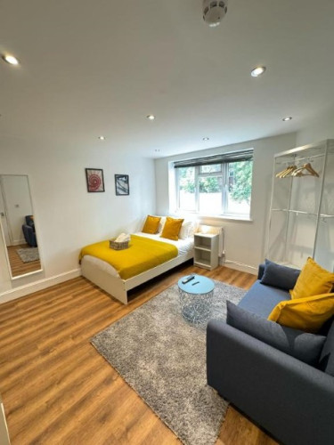 Chobham Rd - Gallery - 29