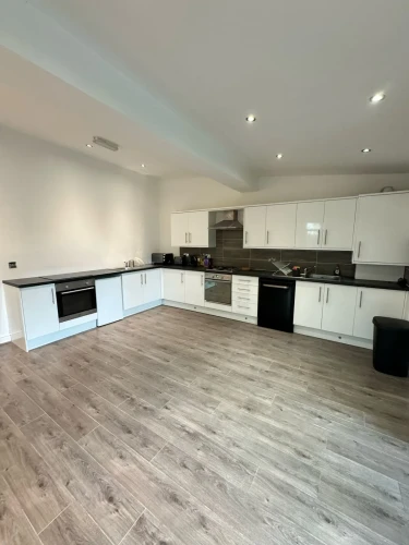 Chobham Rd - Gallery - 9