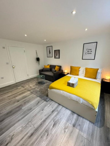 Chobham Rd - Rooms