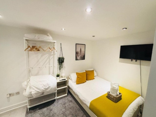 Chobham Rd - Gallery - 22