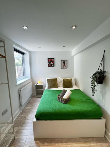 Chobham Rd - Gallery - 4