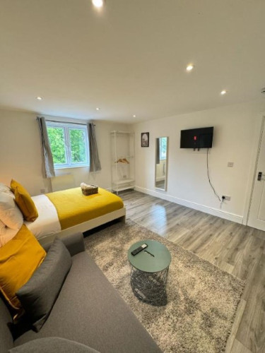 Chobham Rd - Gallery - 26