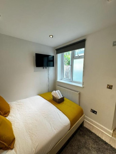 Chobham Rd - Gallery - 32
