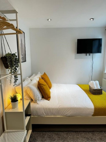 Chobham Rd - Gallery - 30