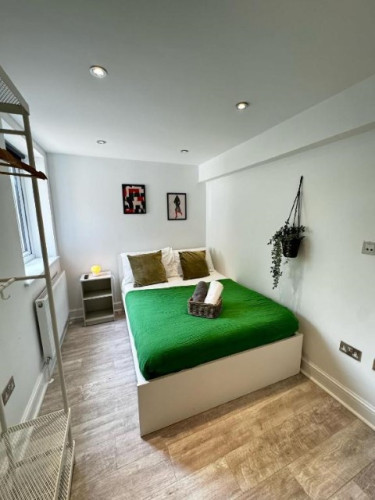 Chobham Rd - Gallery - 23