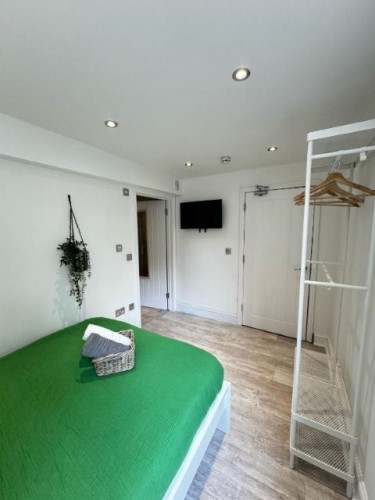 Chobham Rd - Gallery - 21