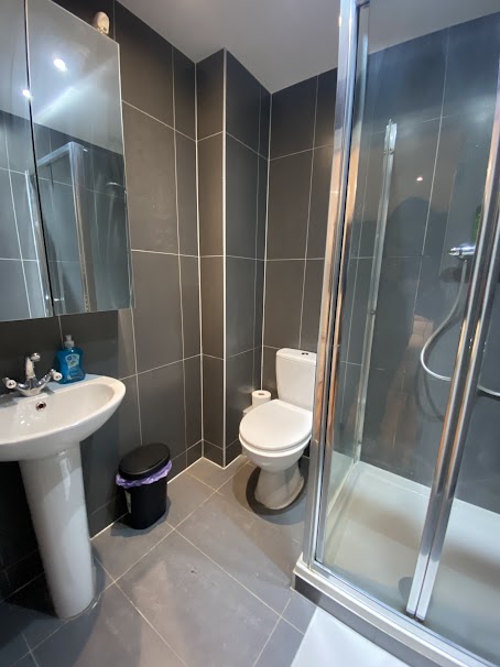Big Double Ensuite - 4