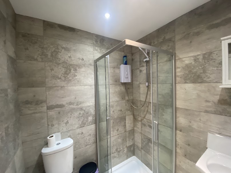 Big Double Ensuite - 6