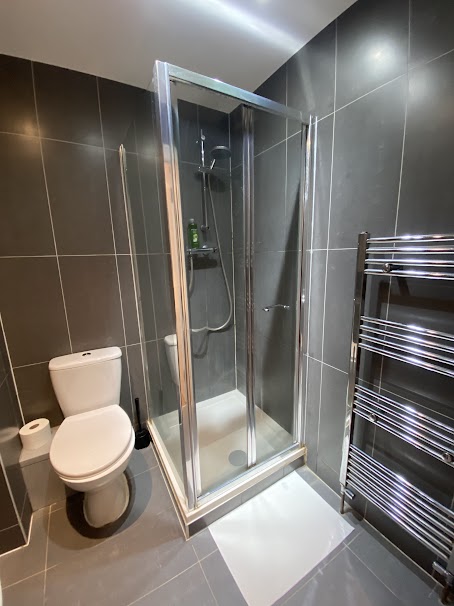 Big Double Ensuite - 3