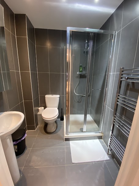 Big Double Ensuite - 5