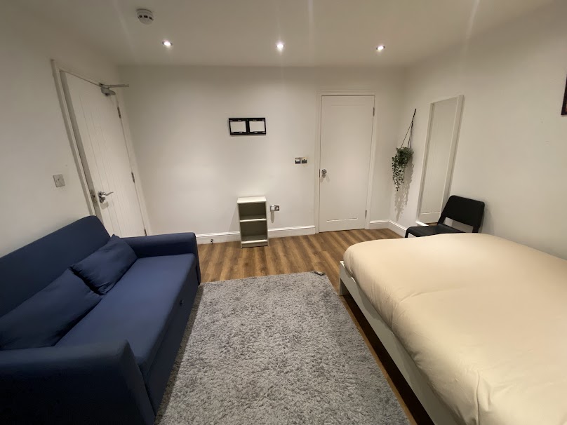 Big Double Ensuite - 9
