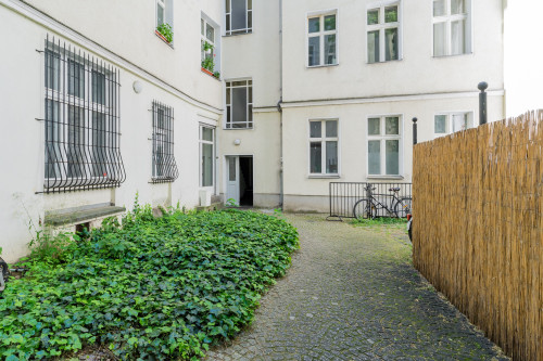 spacious apartemt to west, looking into greens, cosy and functional