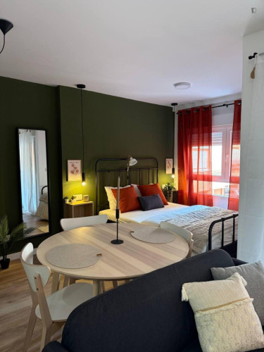 Pleasant studio near Castello metro