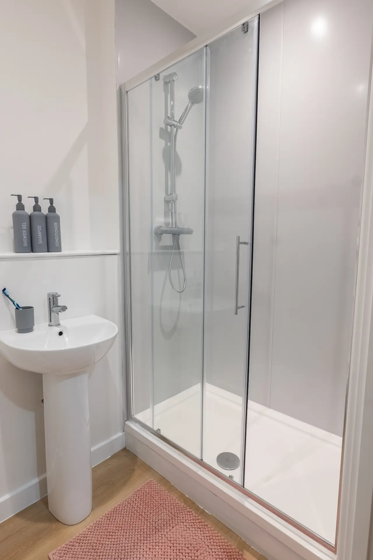 Classic En Suite - Telephone House - Gallery - 1